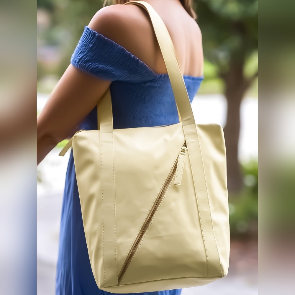 Area Stars Zipper Tote - Picture 8 of 8